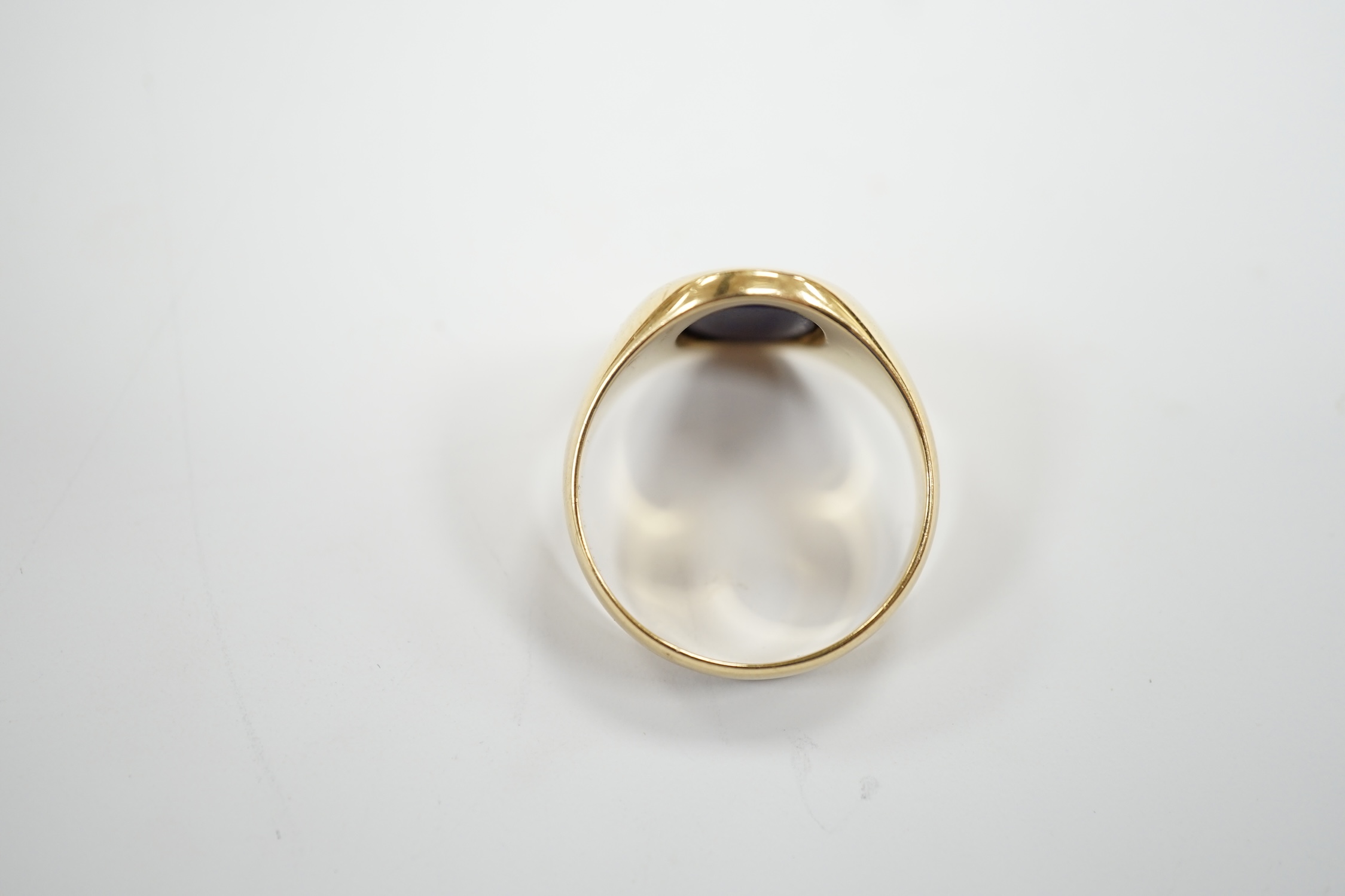 A George V 18ct gold and oval lapis lazuli set signet ring, hallmarked for Chester, 1915, size U, gross weight 8.5 grams.